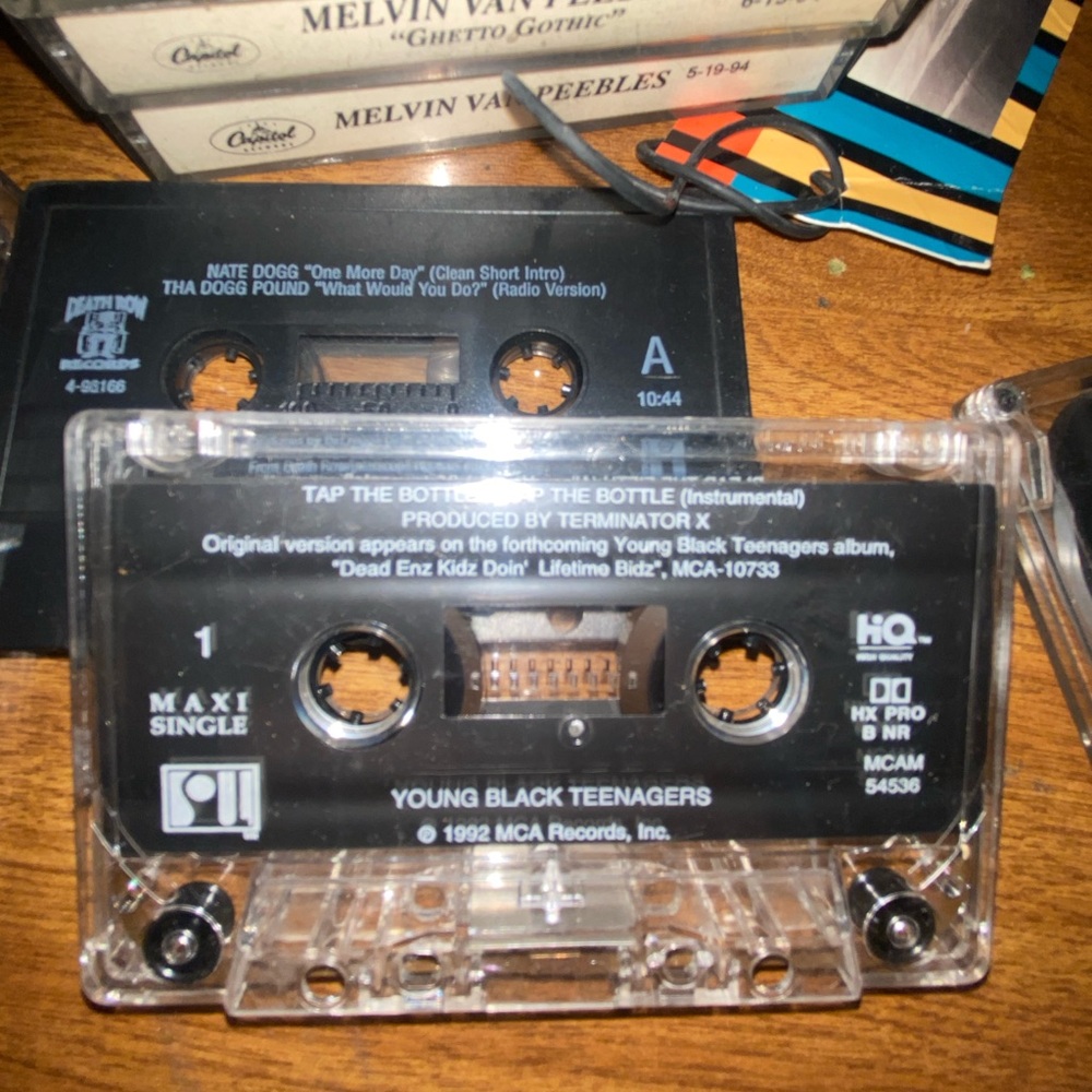 YOUNG BLACK TEENAGERS TAP THE BOTTLE cassette used 
Vg+